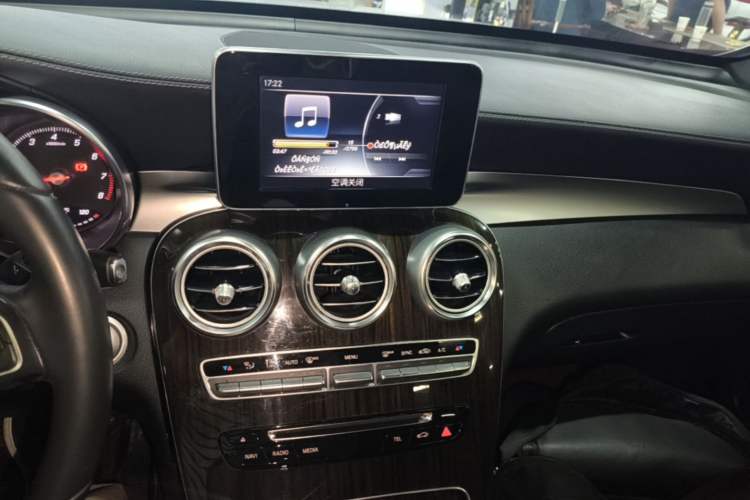 Used Mercedes-Benz GLC 2017 GLC 260 4MATIC Dynamic Edition Audio And AC Panel