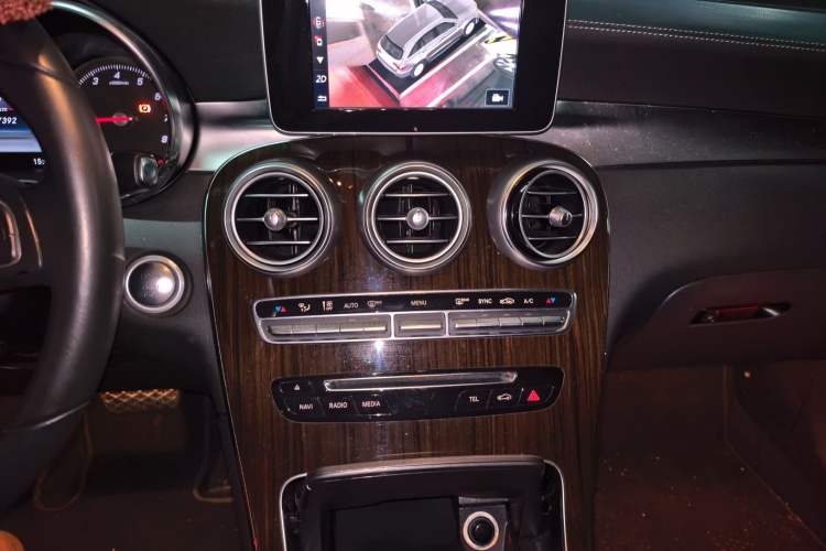 Used Mercedes-Benz GLC 2017 GLC 260 4MATIC Luxury Model Audio And AC Panel