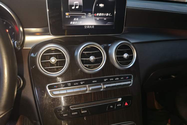 Used Mercedes-Benz GLC 2017 GLC 260 4MATIC Luxury Model Audio And AC Panel