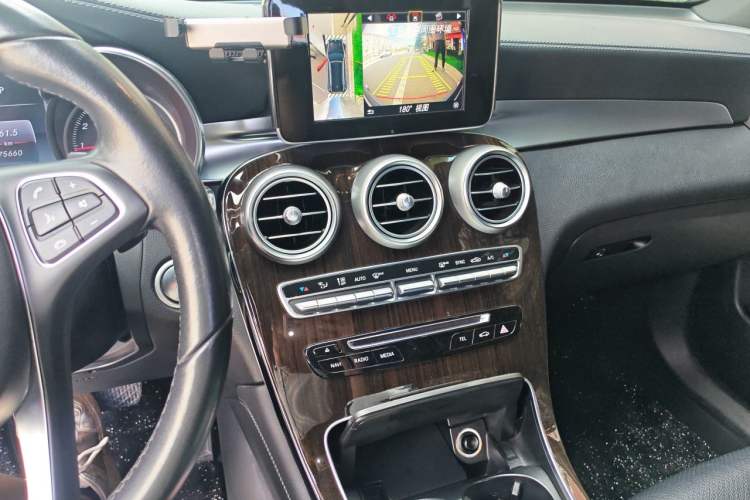 Used Mercedes-Benz GLC 2017 GLC 260 4MATIC Dynamic Edition Audio And AC Panel