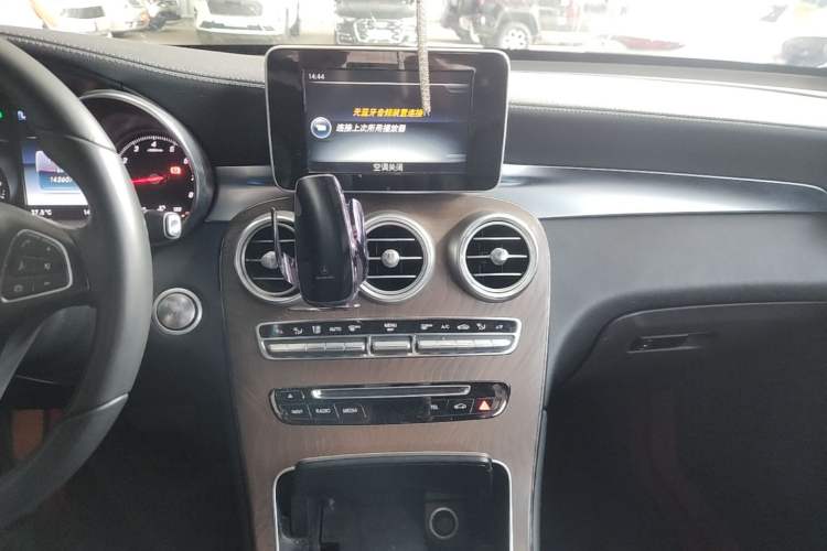 Used Mercedes-Benz GLC 2017 GLC 300 4MATIC Sport Edition Audio And AC Panel