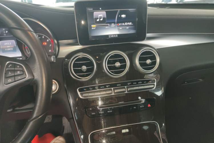 Used Mercedes-Benz GLC 2017 GLC 260 4MATIC Dynamic Edition Audio And AC Panel