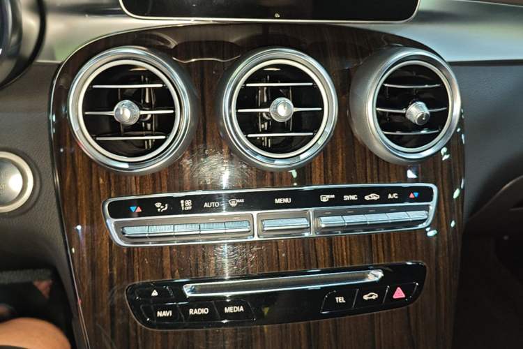 Used Mercedes-Benz GLC 2017 GLC 260 4MATIC Luxury Model Audio And AC Panel
