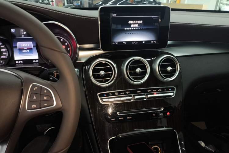 Used Mercedes-Benz GLC 2017 GLC 260 4MATIC Luxury Model Audio And AC Panel