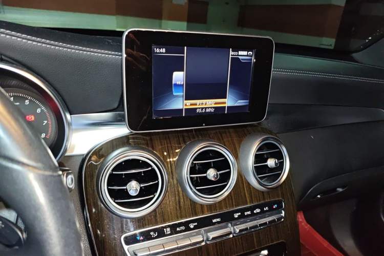 Used Mercedes-Benz GLC 2017 GLC 260 4MATIC Dynamic Edition Audio And AC Panel