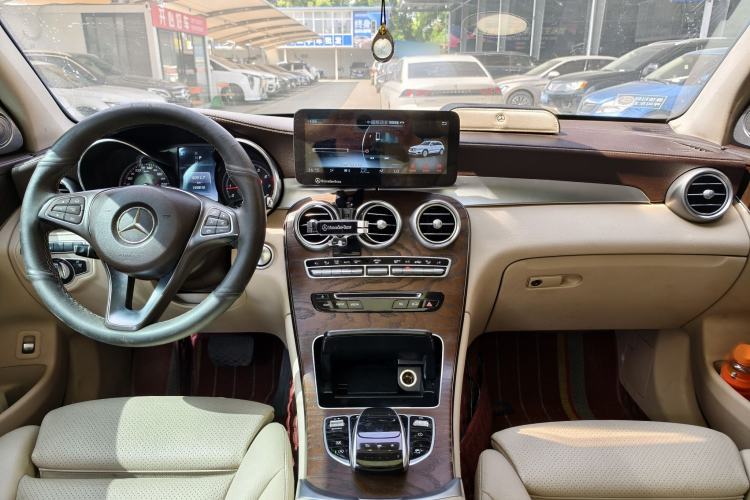 Used Mercedes-Benz GLC 2017 GLC 300 4MATIC Sport Edition Audio And AC Panel