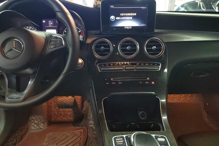 Used Mercedes-Benz GLC 2017 GLC 260 4MATIC Luxury Model Audio And AC Panel