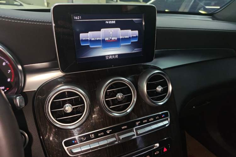 Used Mercedes-Benz GLC 2017 GLC 260 4MATIC Luxury Model Audio And AC Panel