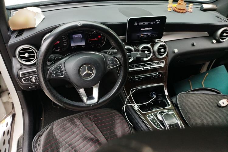 Used Mercedes-Benz GLC 2017 GLC 260 4MATIC Dynamic Edition Center Console