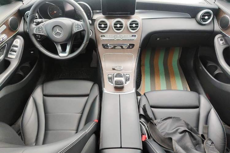 Used Mercedes-Benz GLC 2017 GLC 300 4MATIC Sport Edition Center Console