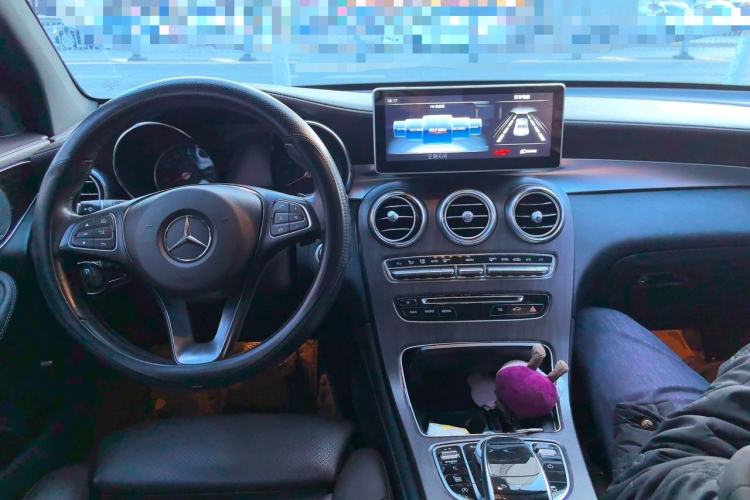 Used Mercedes-Benz GLC 2017 GLC 260 4MATIC Luxury Model Center Console