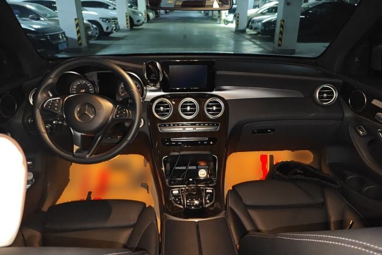Used Mercedes-Benz GLC 2017 GLC 260 4MATIC Luxury Model Center Console
