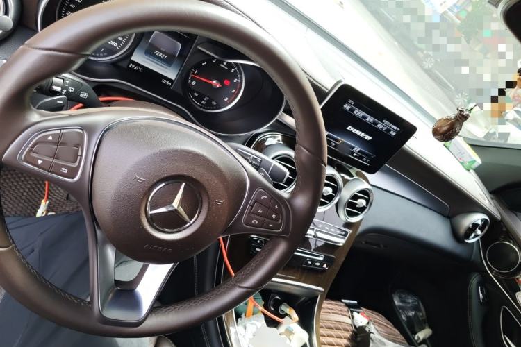 Used Mercedes-Benz GLC 2017 GLC 260 4MATIC Dynamic Edition Center Console