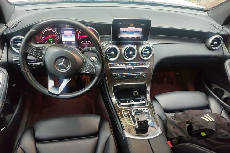 Used Mercedes-Benz GLC 2017 GLC 260 4MATIC Dynamic Edition Center Console