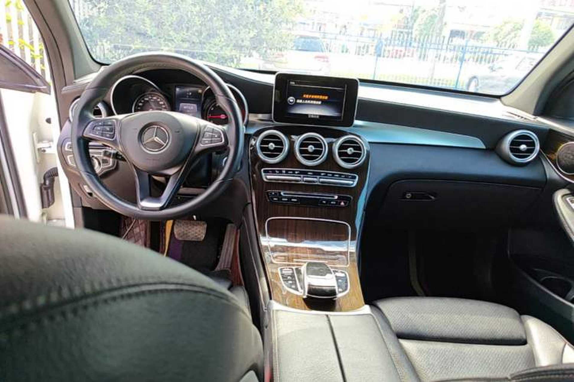 Used Mercedes-Benz GLC 2017 GLC 260 4MATIC Dynamic Edition Center Console