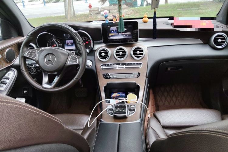 Used Mercedes-Benz GLC 2017 GLC 300 4MATIC Sport Edition Center Console