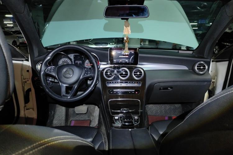 Used Mercedes-Benz GLC 2017 GLC 260 4MATIC Luxury Model Center Console