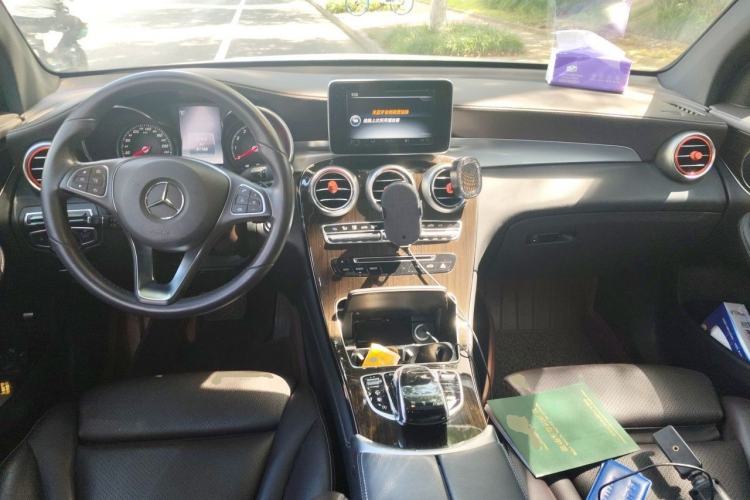 Used Mercedes-Benz GLC 2017 GLC 260 4MATIC Dynamic Edition Center Console