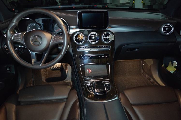 Used Mercedes-Benz GLC 2017 GLC 260 4MATIC Luxury Model Center Console