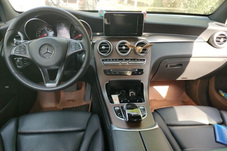 Used Mercedes-Benz GLC 2017 GLC 300 4MATIC Sport Edition Center Console