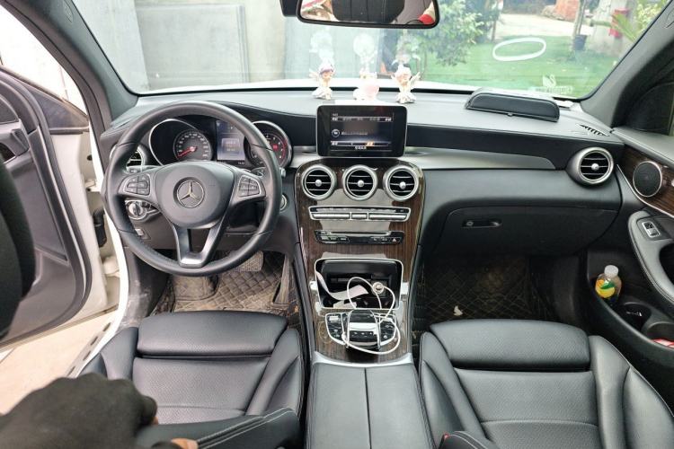 Used Mercedes-Benz GLC 2017 GLC 260 4MATIC Luxury Model Center Console