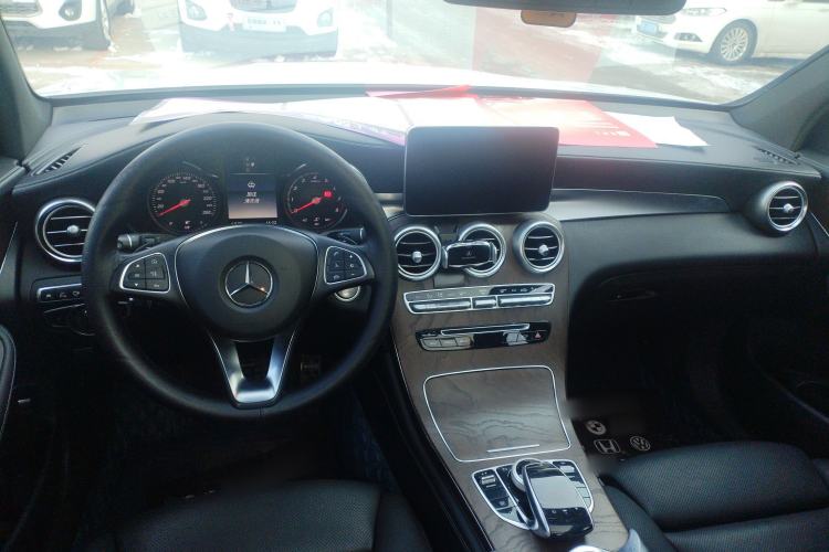 Used Mercedes-Benz GLC 2017 GLC 300 4MATIC Luxury Model Center Console