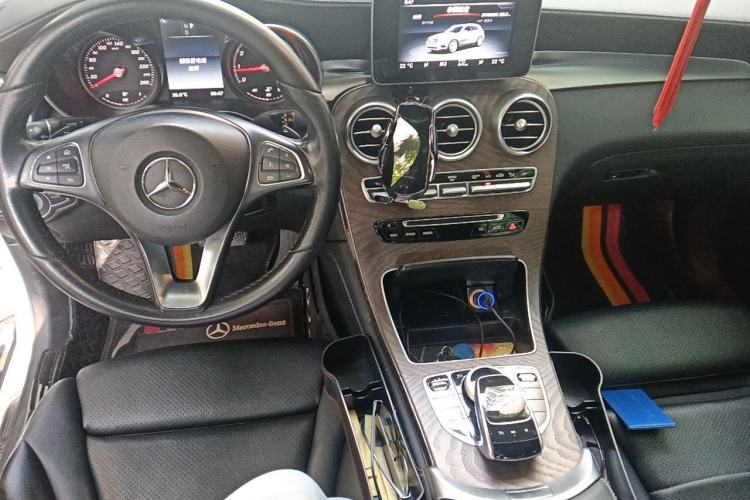 Used Mercedes-Benz GLC 2017 GLC 300 4MATIC Sport Edition Center Console