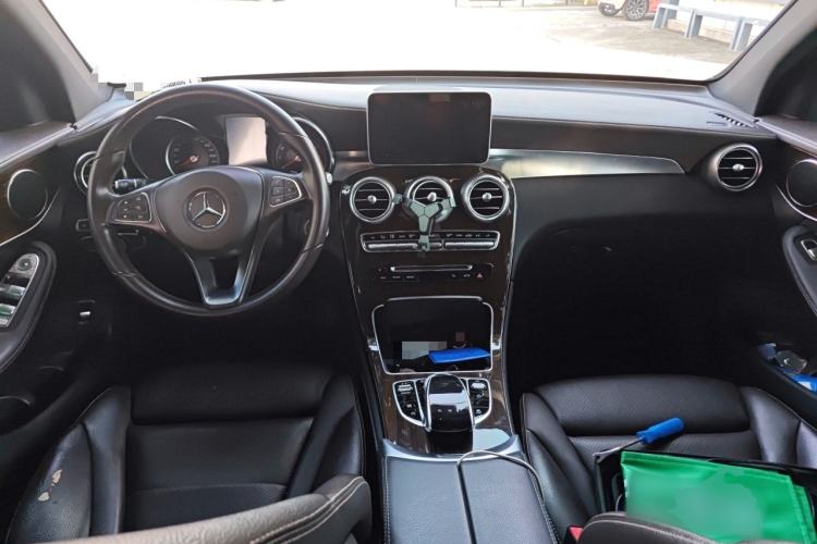 Used Mercedes-Benz GLC 2017 GLC 260 4MATIC Luxury Model Center Console