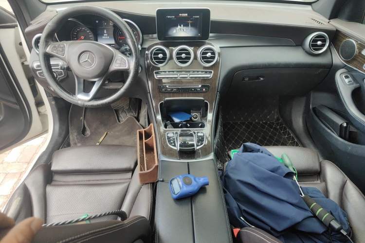 Used Mercedes-Benz GLC 2017 GLC 260 4MATIC Dynamic Edition Center Console