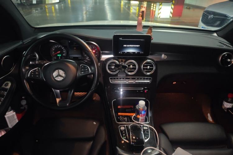 Used Mercedes-Benz GLC 2017 GLC 260 4MATIC Dynamic Edition Center Console
