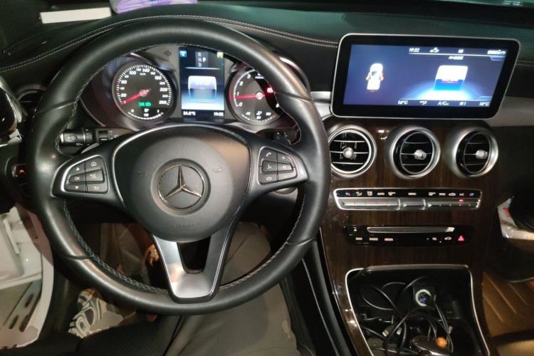 Used Mercedes-Benz GLC 2017 GLC 260 4MATIC Luxury Model Center Console