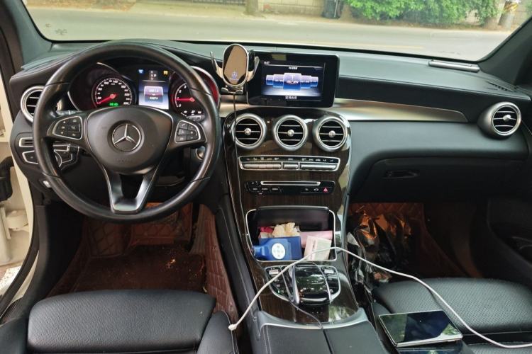 Used Mercedes-Benz GLC 2017 GLC 260 4MATIC Dynamic Edition Center Console