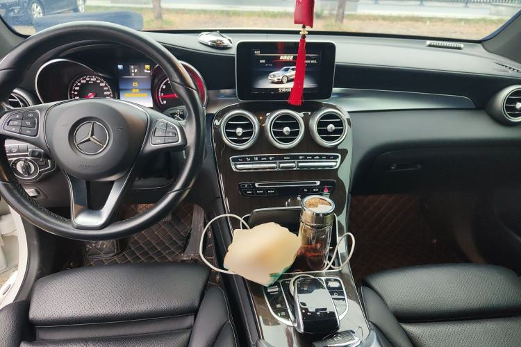 Used Mercedes-Benz GLC 2017 GLC 260 4MATIC Luxury Model Center Console