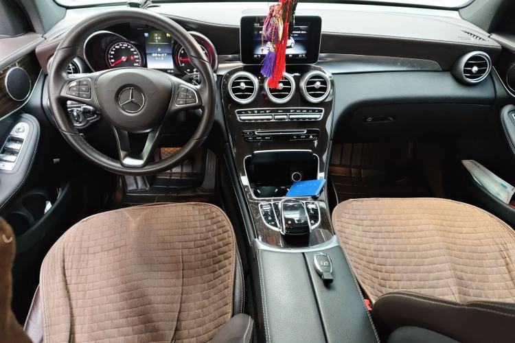 Used Mercedes-Benz GLC 2017 GLC 260 4MATIC Luxury Model Center Console