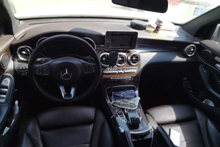 Used Mercedes-Benz GLC 2017 GLC 260 4MATIC Luxury Model Center Console