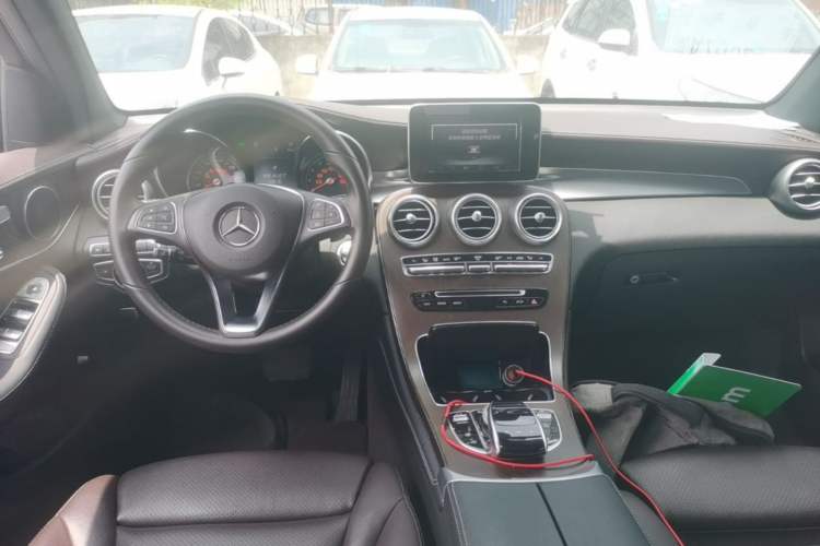 Used Mercedes-Benz GLC 2017 GLC 300 4MATIC Sport Edition Center Console
