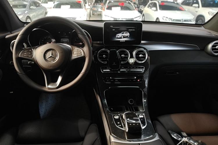 Used Mercedes-Benz GLC 2017 GLC 260 4MATIC Luxury Model Center Console