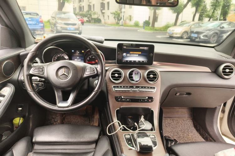 Used Mercedes-Benz GLC 2017 GLC 300 4MATIC Sport Edition Center Console