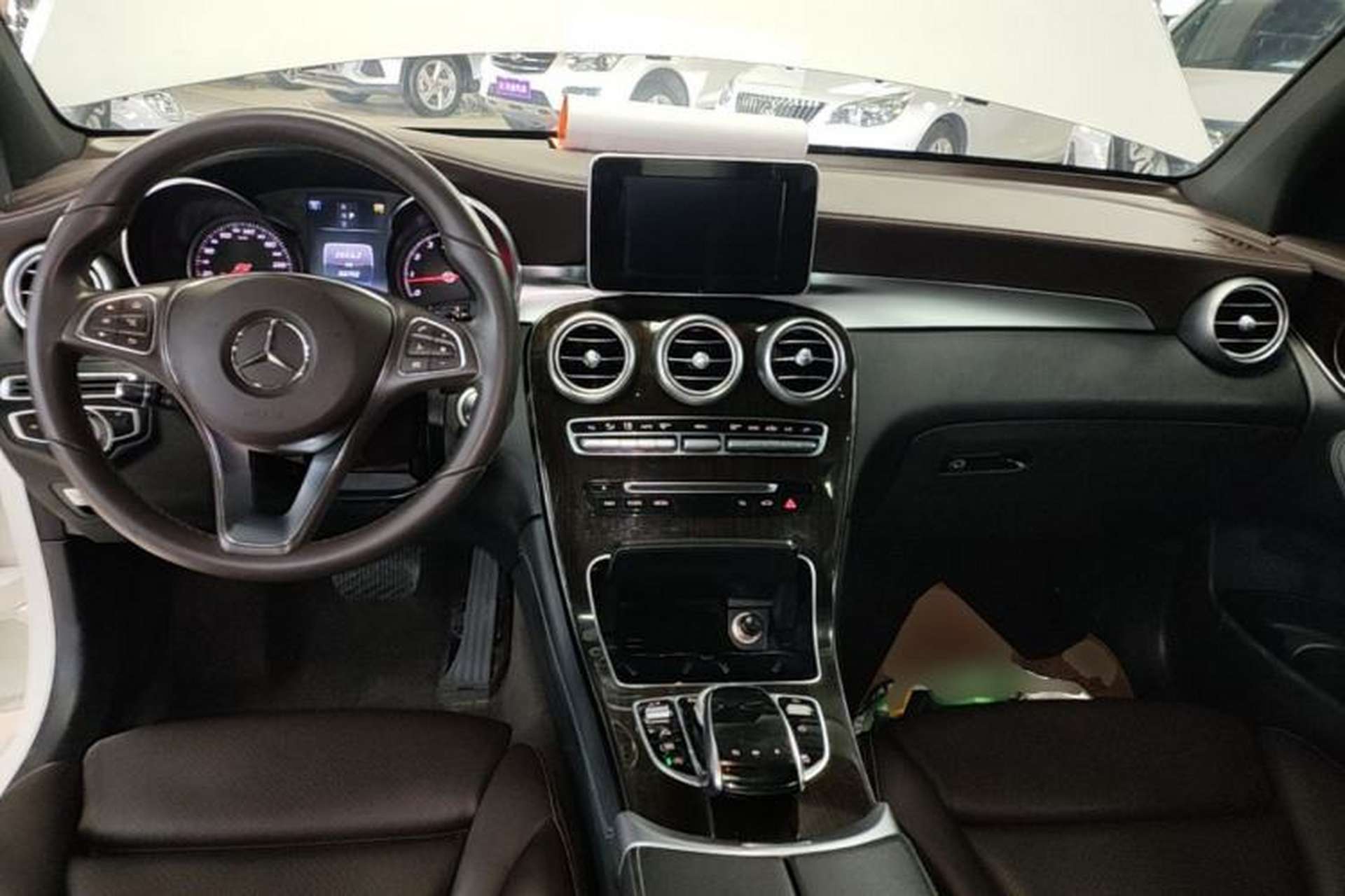 Used Mercedes-Benz GLC 2017 GLC 260 4MATIC Dynamic Edition Center Console