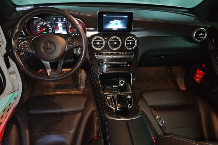 Used Mercedes-Benz GLC 2017 GLC 260 4MATIC Dynamic Edition Center Console
