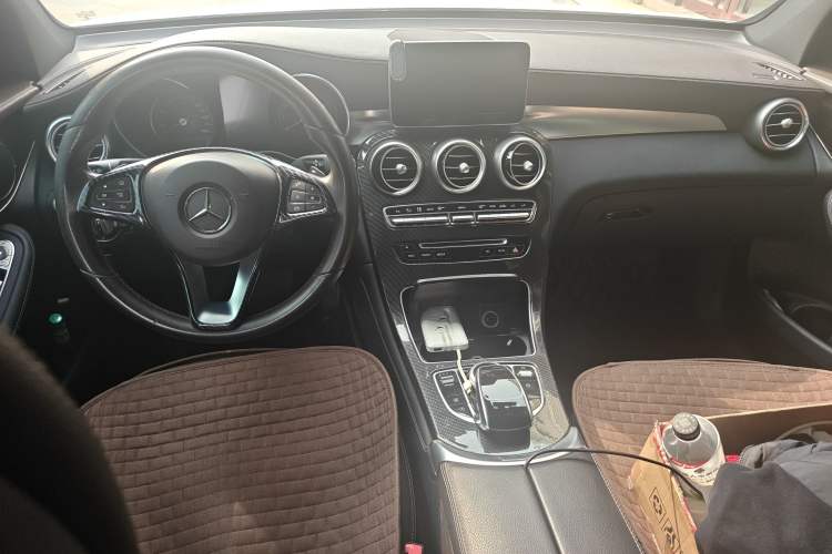 Used Mercedes-Benz GLC 2017 GLC 260 4MATIC Luxury Model Center Console