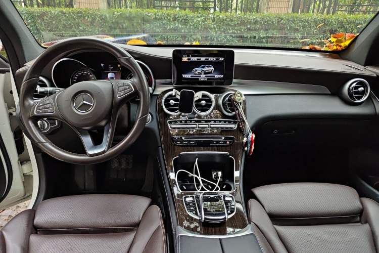 Used Mercedes-Benz GLC 2017 GLC 260 4MATIC Dynamic Edition Center Console