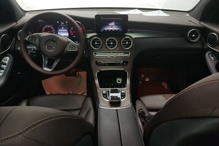 Used Mercedes-Benz GLC 2017 GLC 300 4MATIC Sport Edition Center Console
