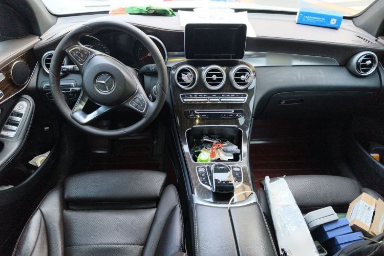 Used Mercedes-Benz GLC 2017 GLC 260 4MATIC Dynamic Edition Center Console