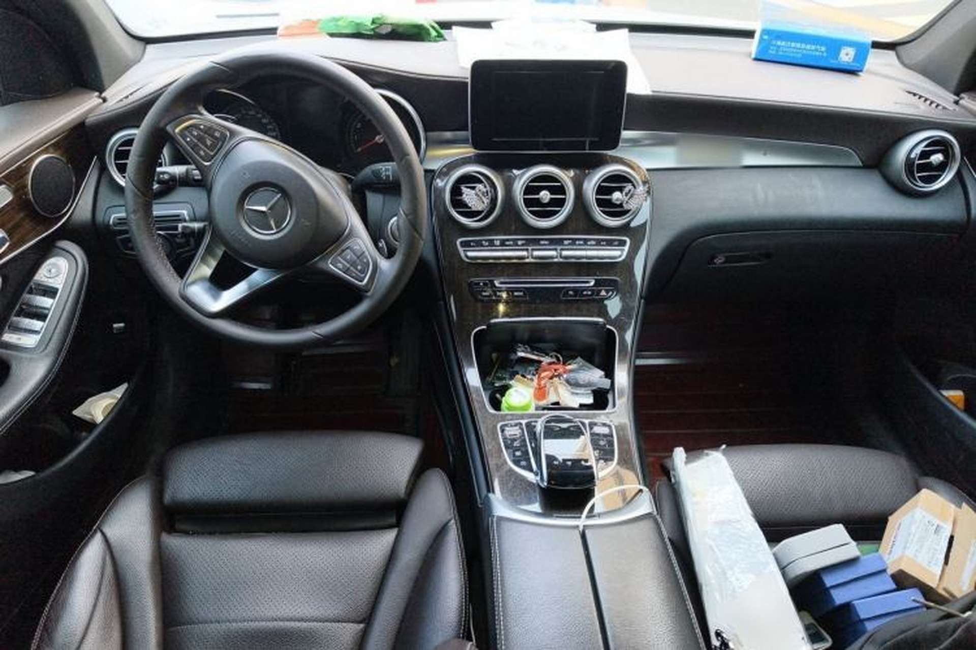 Used Mercedes-Benz GLC 2017 GLC 260 4MATIC Dynamic Edition Center Console