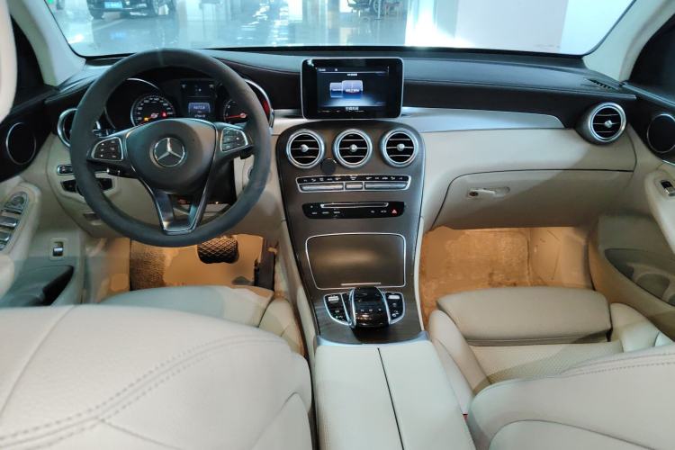Used Mercedes-Benz GLC 2017 GLC 300 4MATIC Sport Edition Center Console