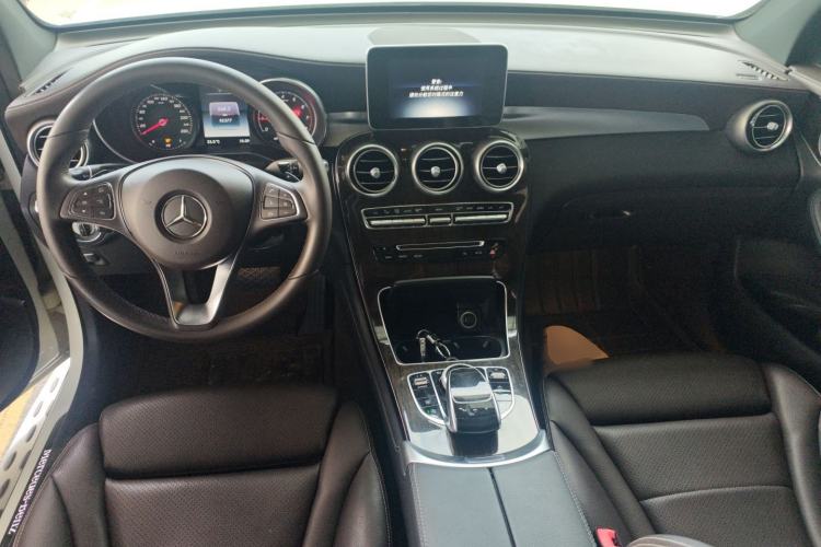 Used Mercedes-Benz GLC 2017 GLC 260 4MATIC Luxury Model Center Console