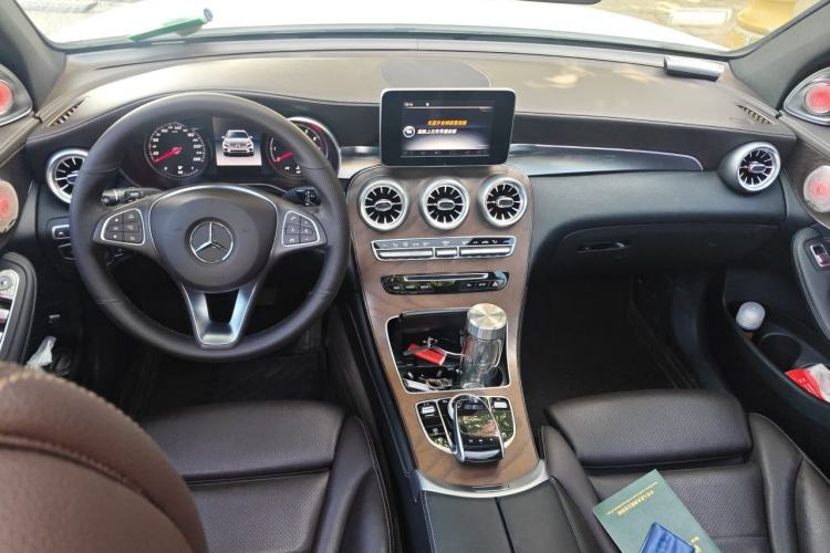 Used Mercedes-Benz GLC 2017 GLC 300 4MATIC Sport Edition Center Console