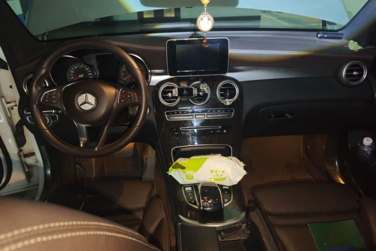 Used Mercedes-Benz GLC 2017 GLC 260 4MATIC Dynamic Edition Center Console