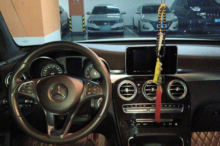 Used Mercedes-Benz GLC 2017 GLC 260 4MATIC Luxury Model Center Console